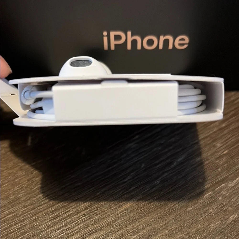 Apple EarPods Lightning Cable Earbuds (Brand New)